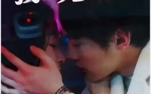 《闪婚前任小舅，我被宠爆了》：契约婚姻下的甜蜜暴击，霸总舅舅在线护妻，甜到掉牙！